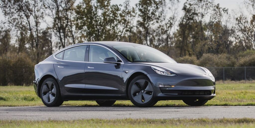 2020 Tesla Model 3 vs 2020 Tesla Model S Confronto