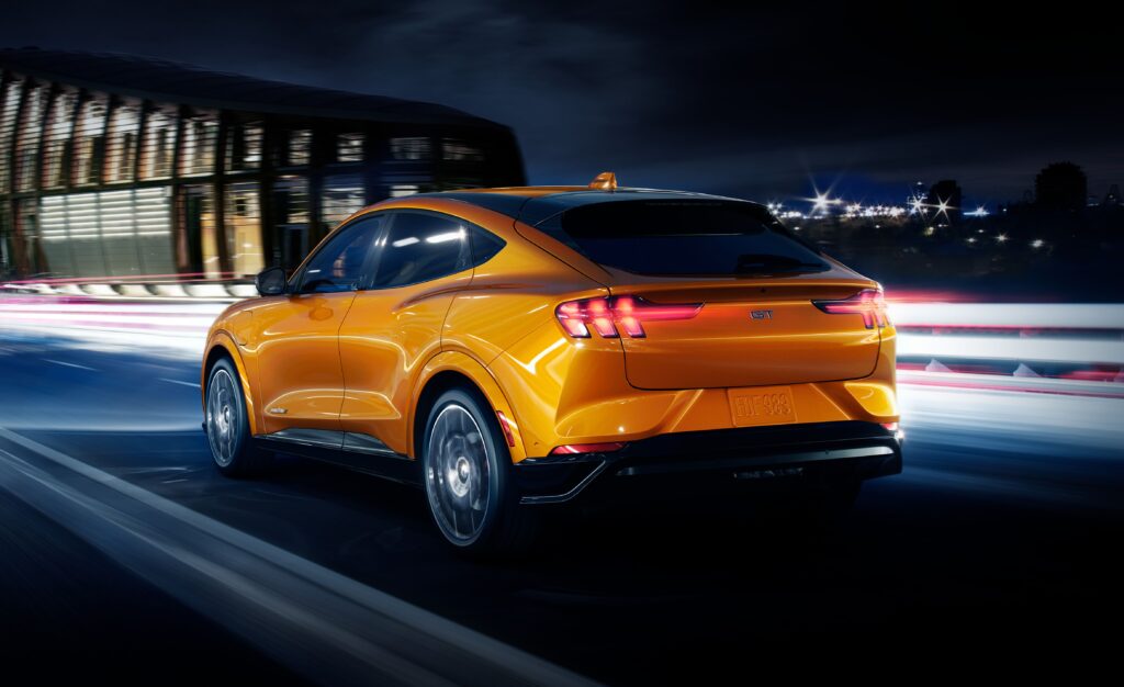 2021 Ford Mustang Mach-E GT sarà disponibile in Cyber Orange strabiliante