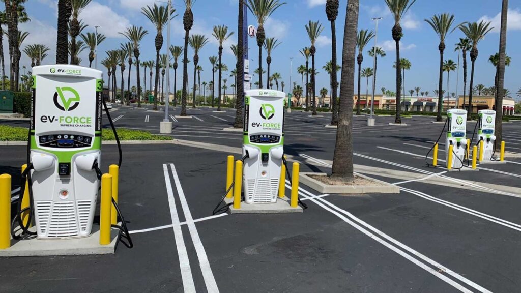 California: Tritium ed EvGateway aggiungono caricabatterie rapidi CC a Buena Park
