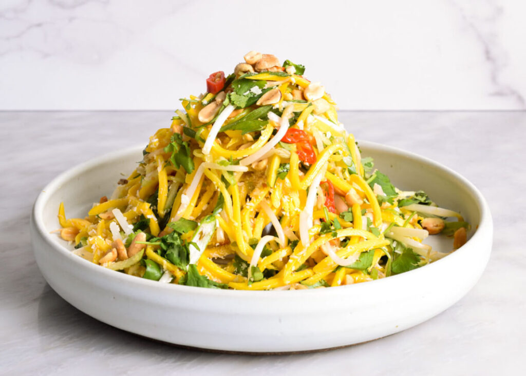 Insalata di mango verde tailandese con mela