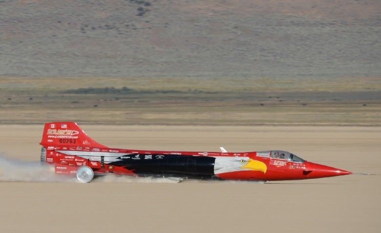 Jessi Combs ha nominato ufficialmente la donna più veloce della terra