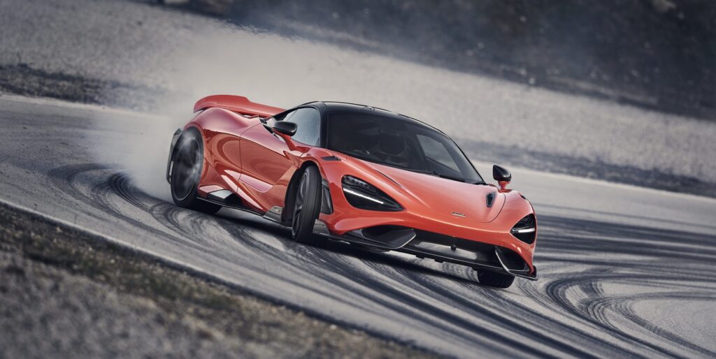 La McLaren salvata dall'iniezione di contanti dal Bahrein, riavvierà presto la produzione