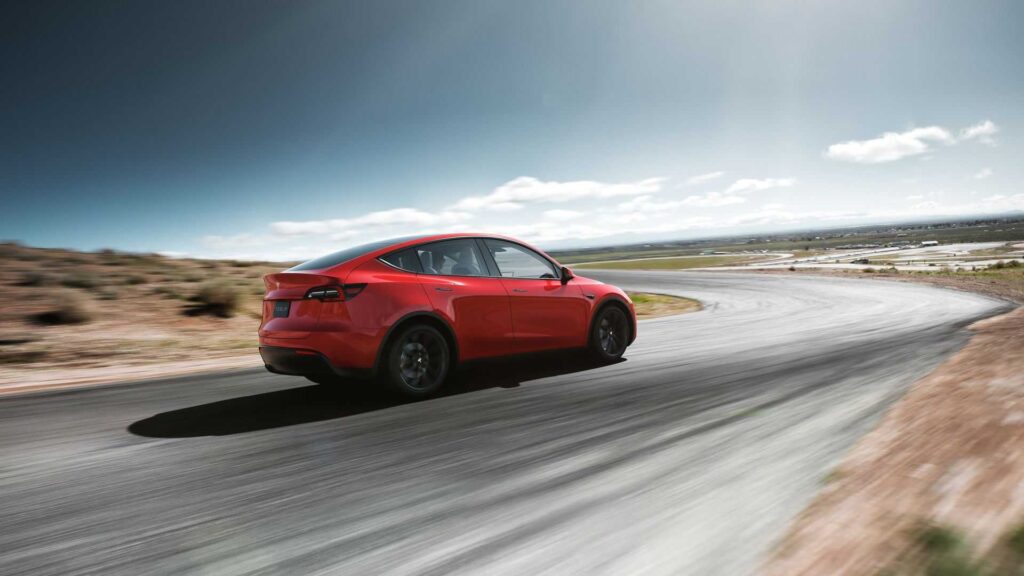 Tesla potrebbe andare in pareggio anche nel secondo trimestre: Musk Calls For All Hands On Deck