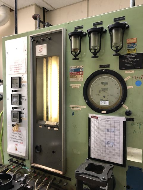 Un viaggio all'interno della fabbrica di carburatori Edelbrock