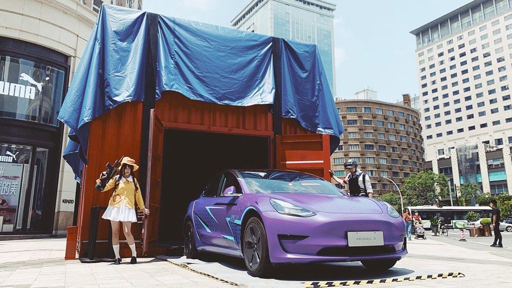 Altre informazioni sull'incredibile Tesla Purple Model 3 nel modulo per videogiochi