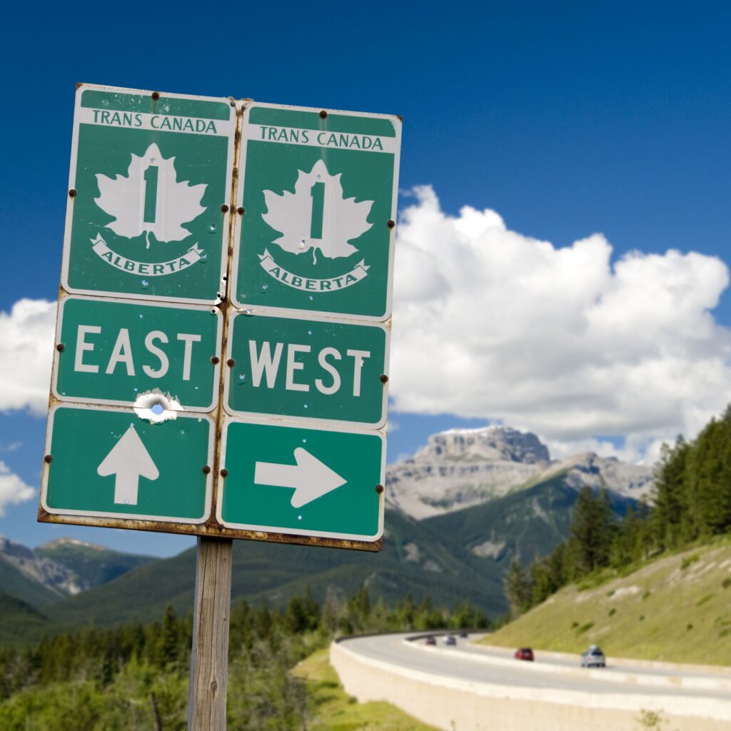 Americano che guida attraverso il Canada verso l'Alaska ha multato $ 569.000 per essersi fermato a Sightsee