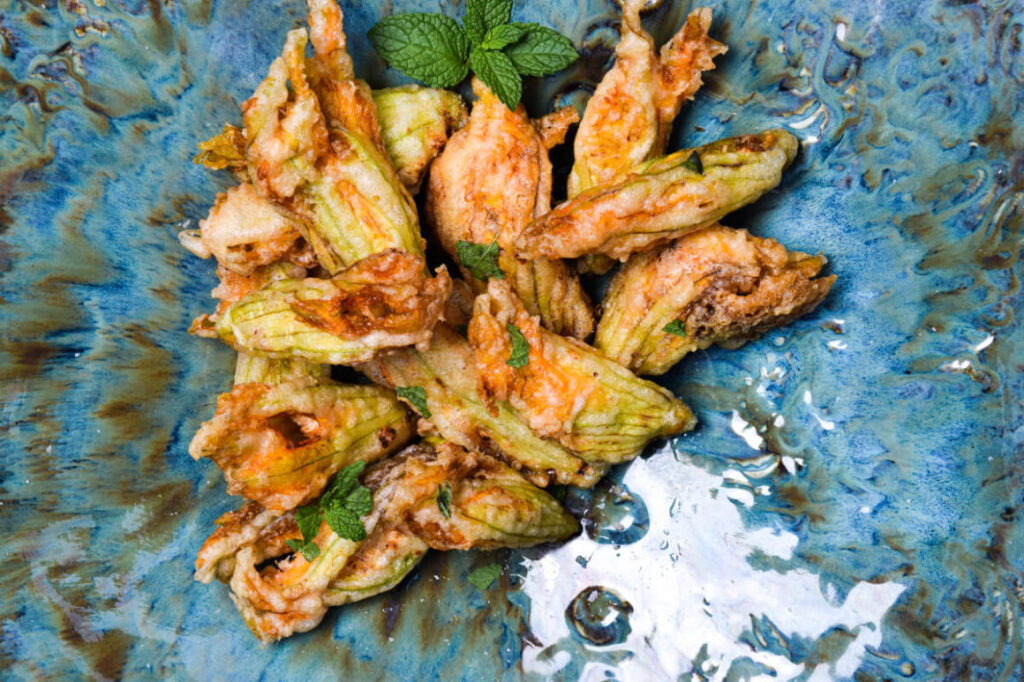 Fiori di zucca ripieni di ricotta di limone