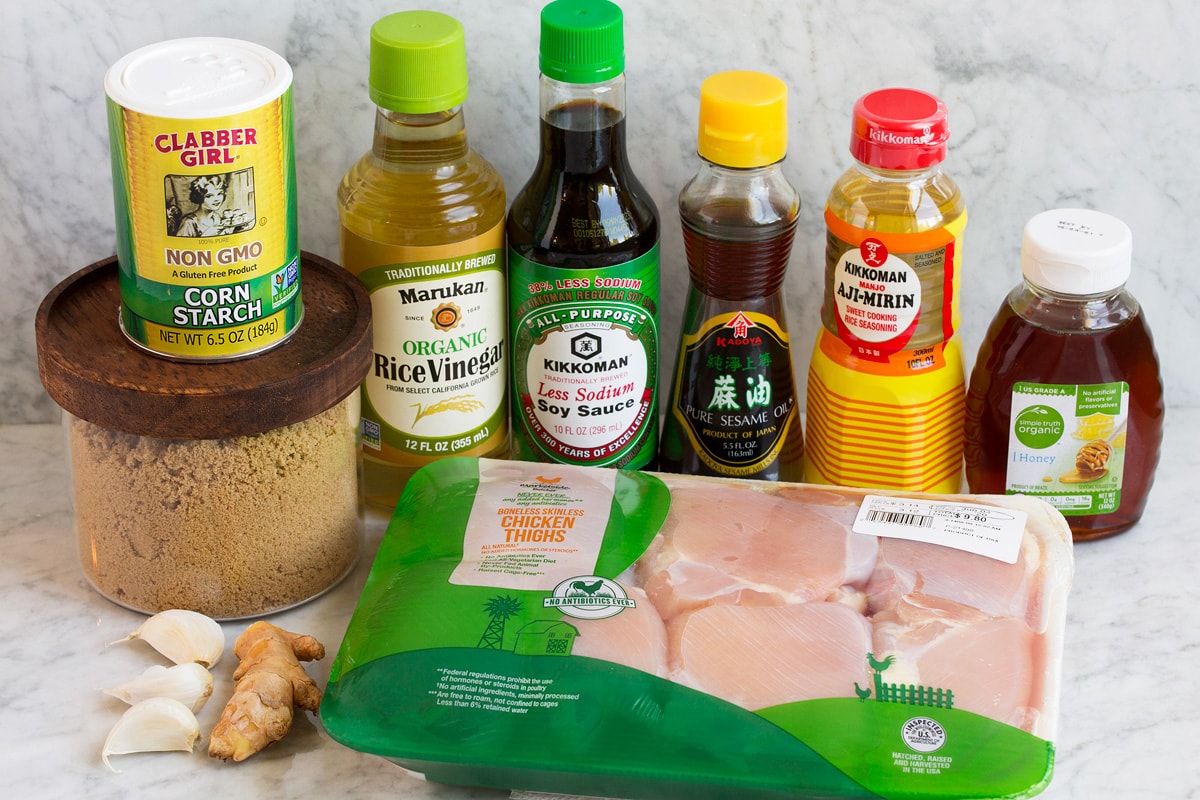 Pollo Teriyaki Alla Griglia Marinato Image of ingredients used to make teriyaki chicken marinade. Includes soy sauce, rice vinegar, mirin, sesame oil, brown sugar, honey, ginger, garlic, chicken thighs and cornstarch.