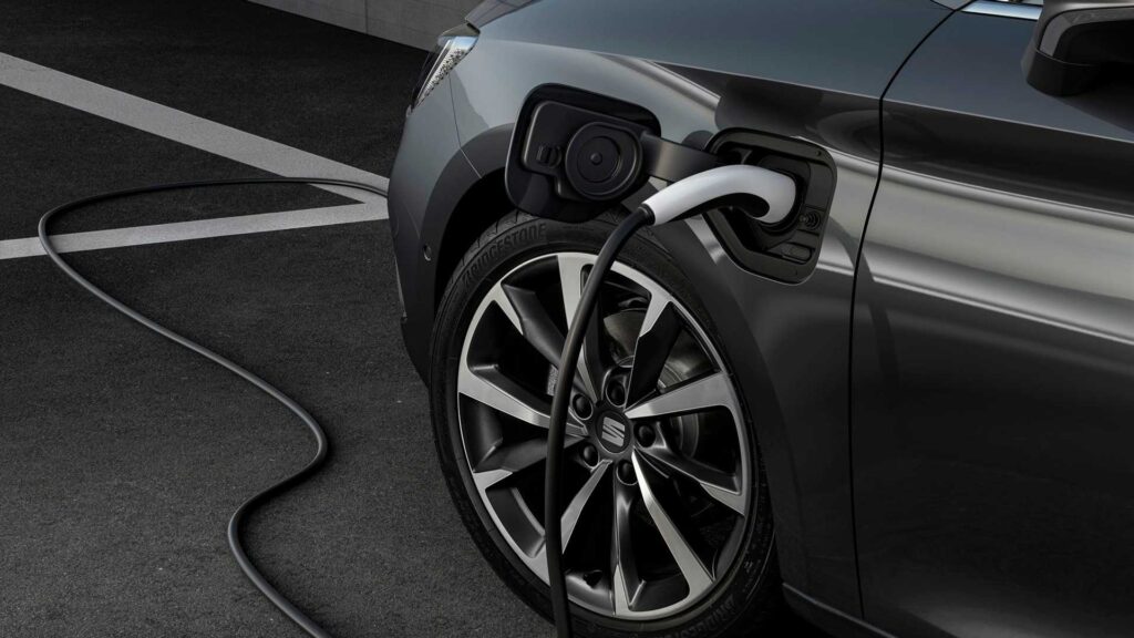 SEAT, Iberdrola e VW uniscono le forze per rafforzare la mobilità elettrica in Spagna