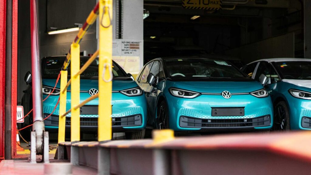 AGGIORNAMENTO: Il CEO di Tesla Elon Musk si unisce al CEO di VW Diess, guida VW ID.3