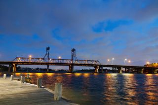 Canon EOS R6 + RF 24-240mm F4-6.3 IS USM | 24mm, 1s (handheld) at f/4, ISO 800