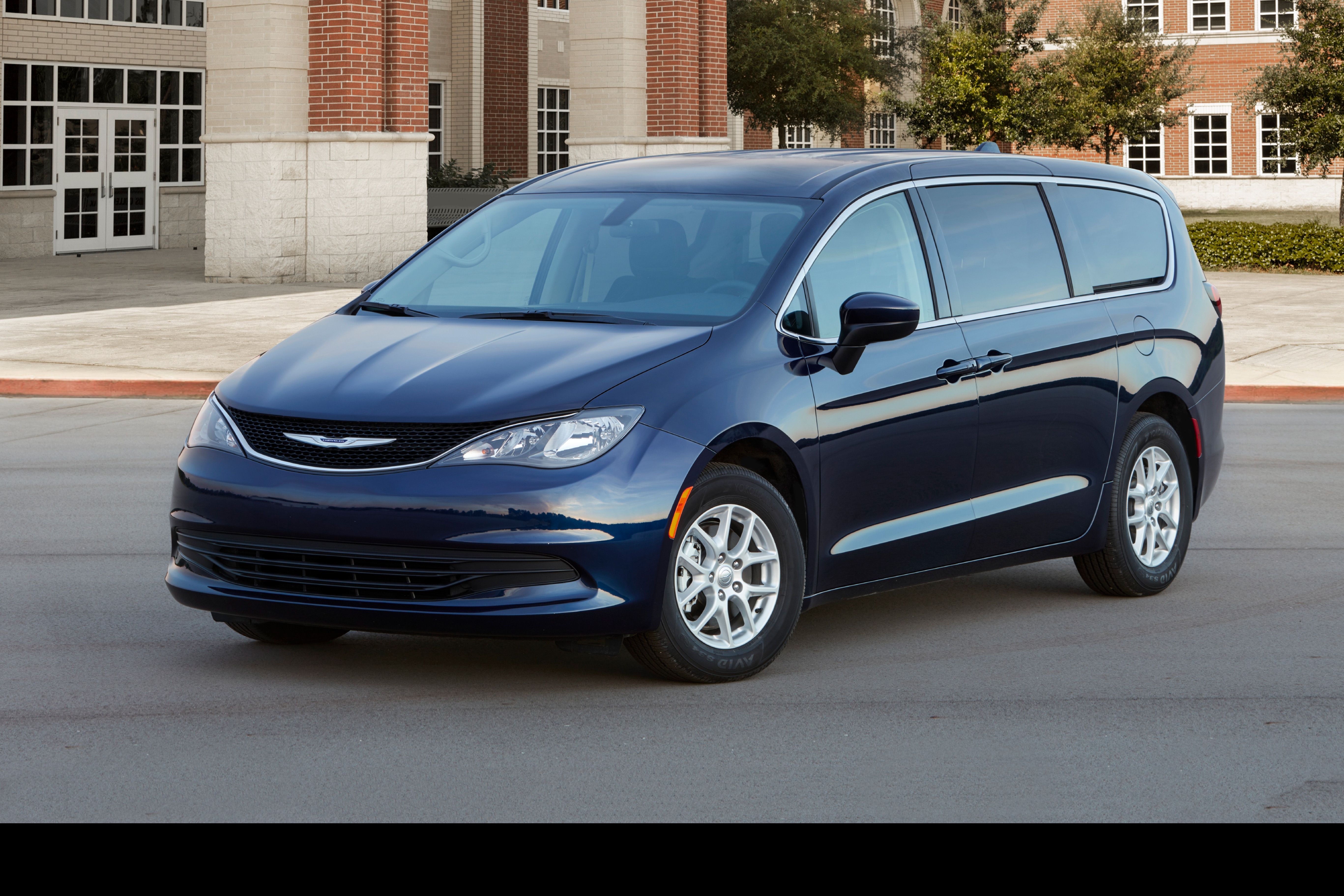 Chrysler Voyager del 2021 anteriore 2021 chrysler voyager front
