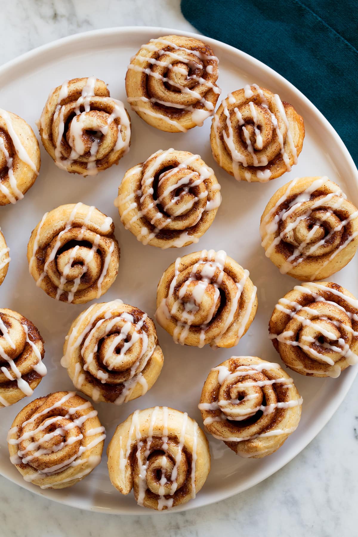 Mini Panino Alla Cannella Image of mini cinnamon rolls shown overhead.