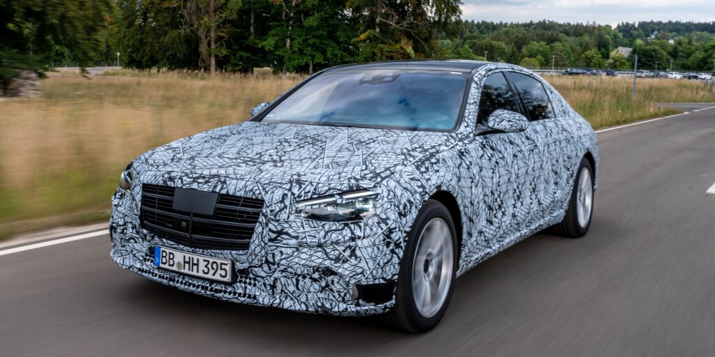 Guarda il debutto della Mercedes-Benz Classe S 2021 dal vivo