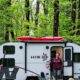 Hike Camper di Winnebago è un rimorchio conveniente con un esoscheletro