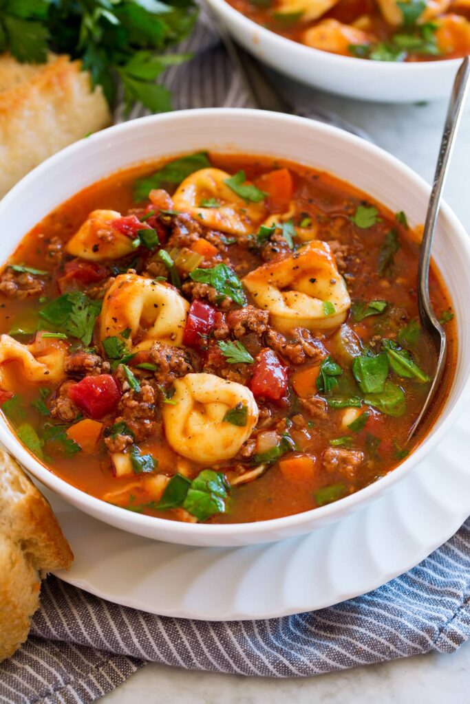 Ricca zuppa di tortellini