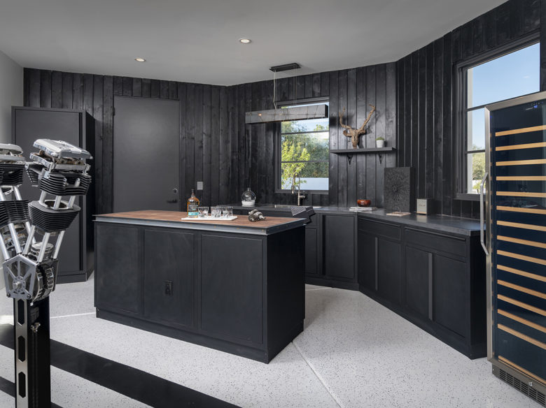 ICONIC HAUS Winter 2020 man cave amenità