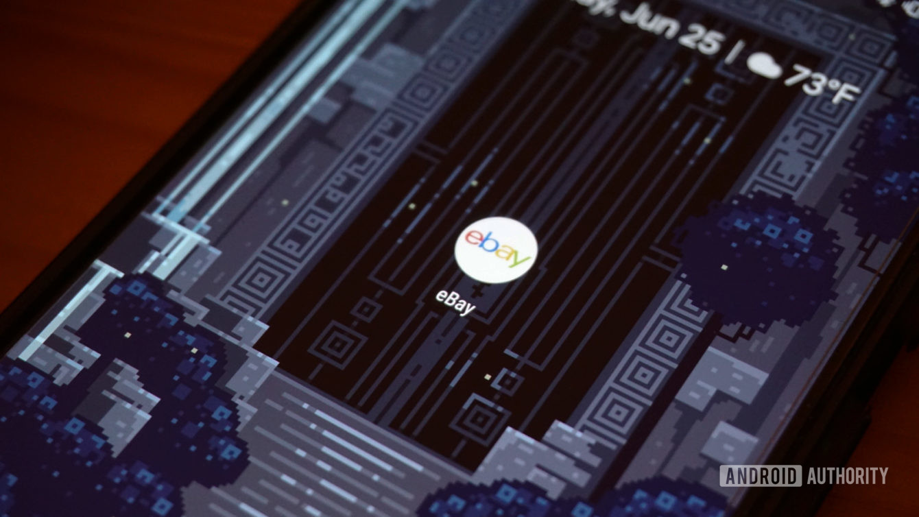 eBay app on a Pixel 3 XL homescreen. Selling phones on eBay. 