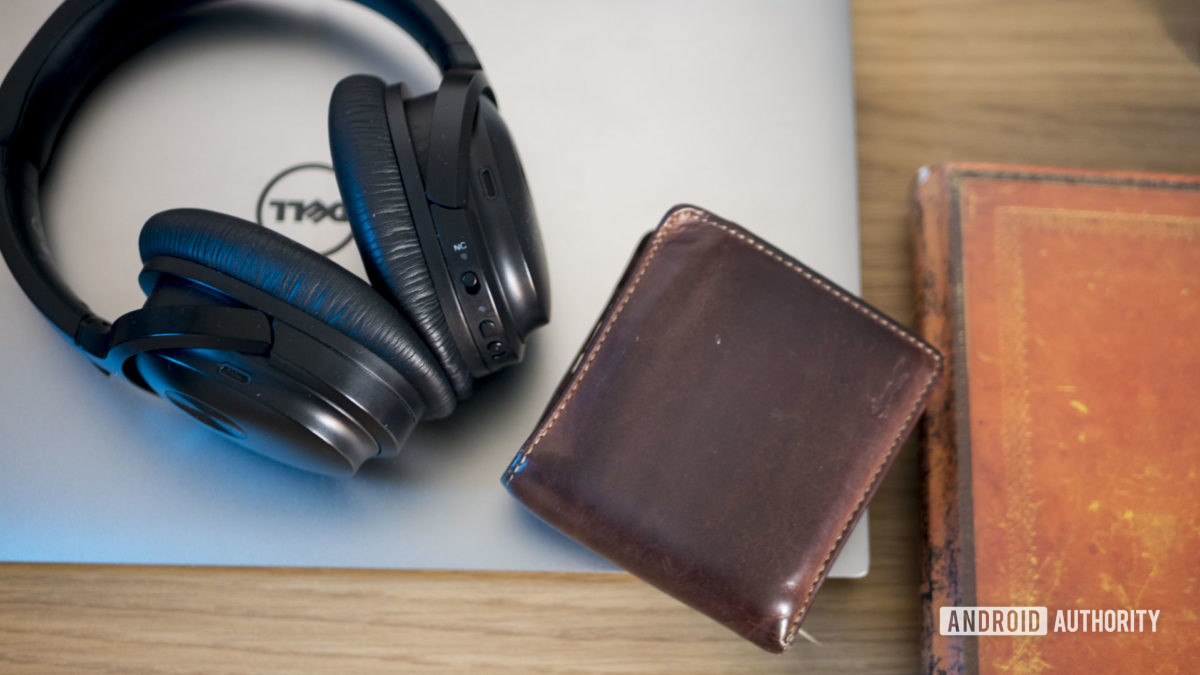 Online Business Headphones Wallet Book - Selling phones