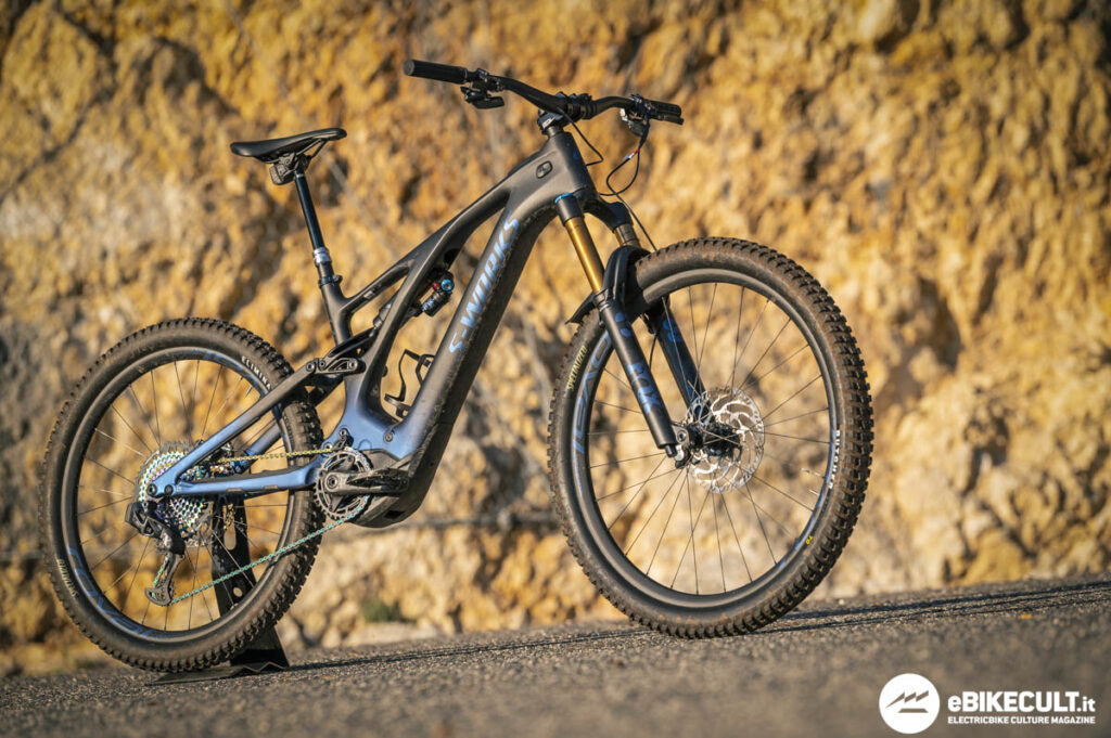 VIDEO – Specialized Turbo Levo 2022: vi sembra somigliante? Portatela durante cadenza…