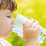 Ti piacerebbe ottenere acqua pura e cristallina dal tuo rubinetto senza costi di manutenzione né sprechi?